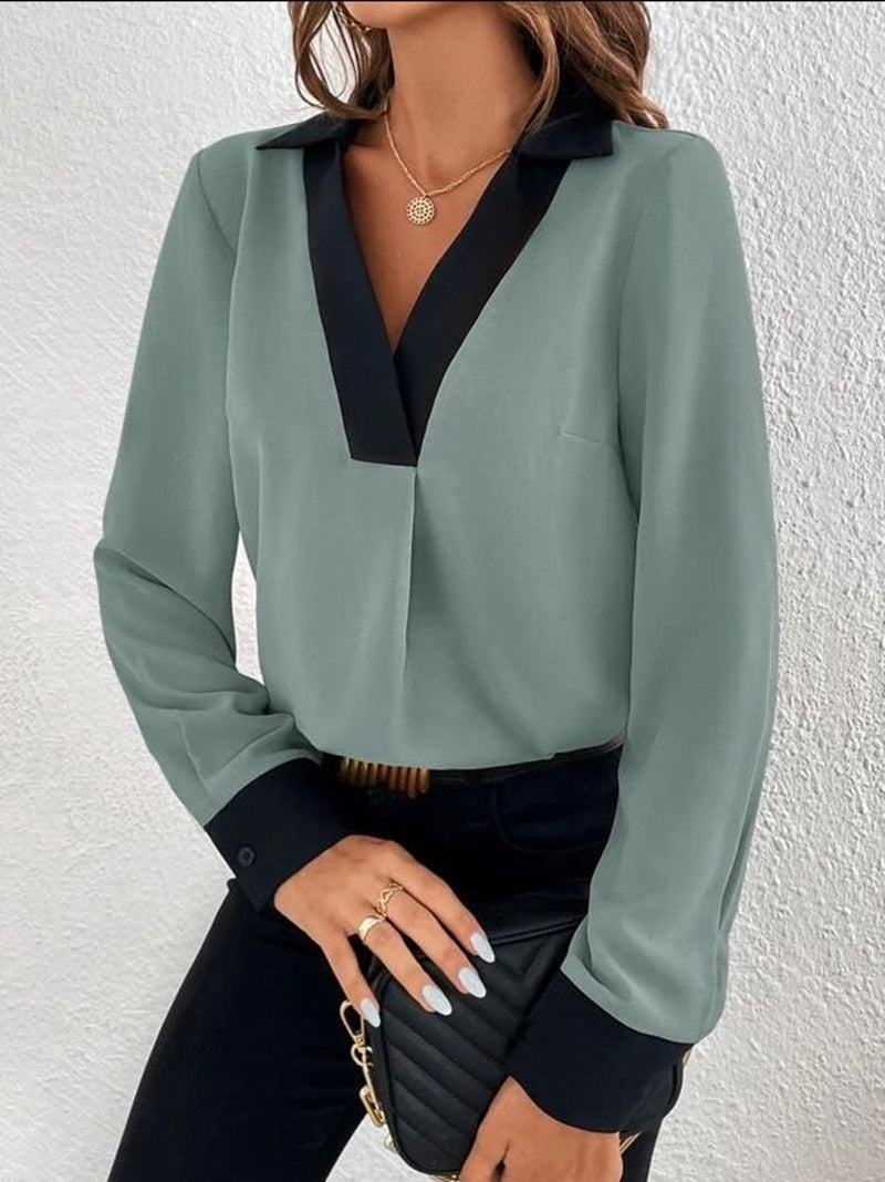 Damen-Shirt mit V-Kragen und Kontrastfarben