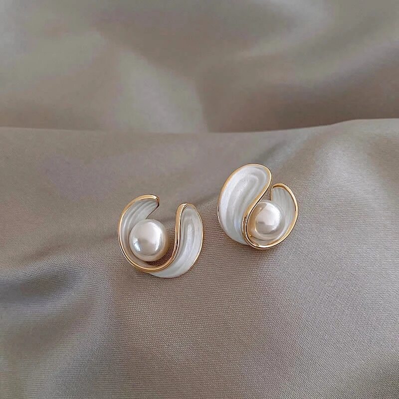 Luxus-Ohrringe aus weißem Opal mit Perlen in Gold