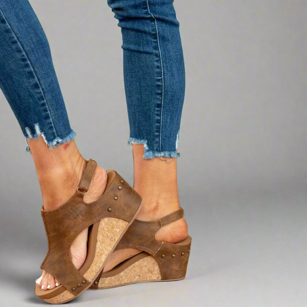 Kinga – Handgefertigte orthopädische Sandalen