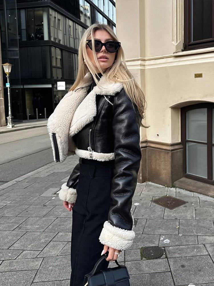 Leyla -  Teddykragen-Cropped-Jacke