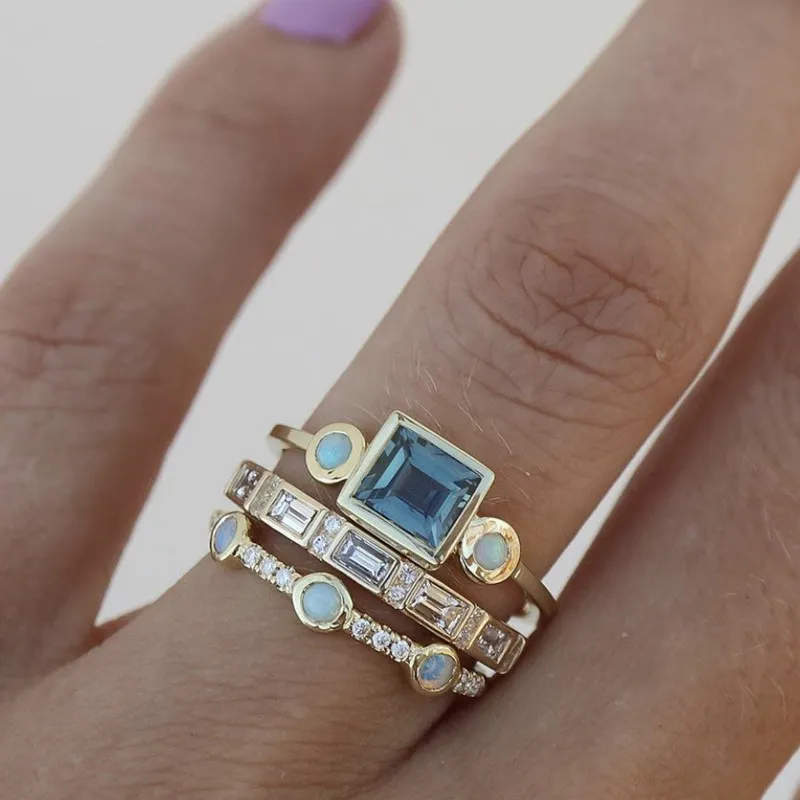 Blauer Kristallring im Vintage-Stil