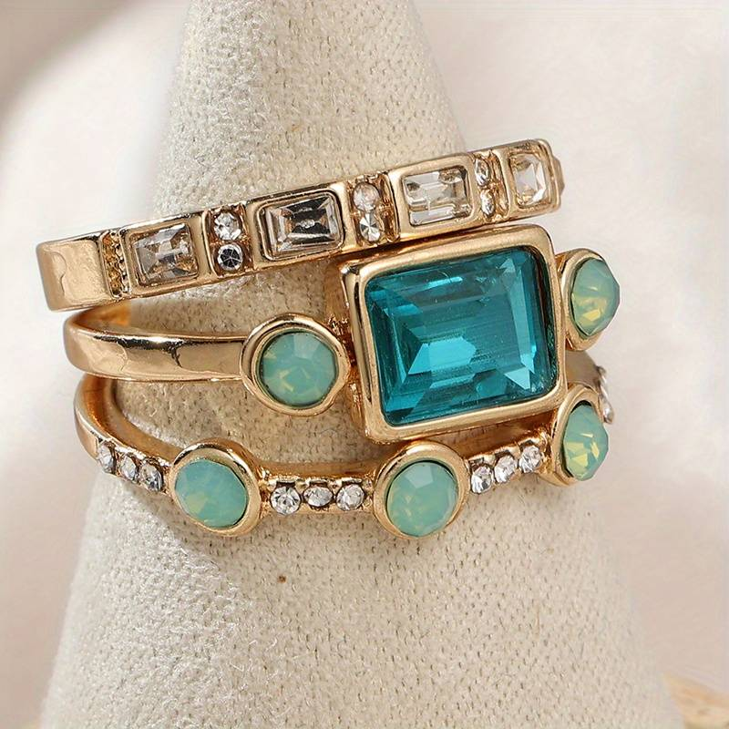Blauer Kristallring im Vintage-Stil